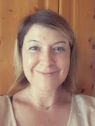 Personnes âgées : quand les aides à domicile se dotent d'outils contre la  maltraitance