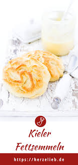 Kieler Brotchen Rezept Die Weiche Variante Der Kieler Semmeln Oder Fettsemmeln Rezept In 2020 Brot Rezept Rezepte Semmel Rezept