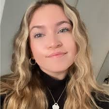 Shelby Gale's Instagram, Twitter & Facebook