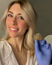 Devyn Hambleton's Instagram, Twitter & Facebook