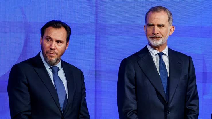 Puente arriesga parte de los votos del PSOE por sus críticas al Rey