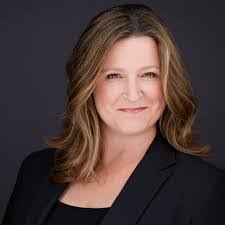 Shannon Lea's Instagram, Twitter & Facebook