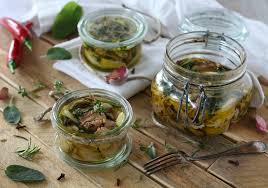 Scolarlo, farlo intiepidire, disossarlo e ridurlo a pezzetti. Coniglio Tonnato O Tonno Di Coniglio Papilla Monella