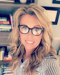 Lynette May's Instagram, Twitter & Facebook