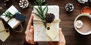 Sortez les ciseaux, la colle, le papier de couleur et réalisez des décorations de noël. Cadeaux De Noel Diy 10 Bonnes Raisons De Les Fabriquer Soi Meme Marie Claire