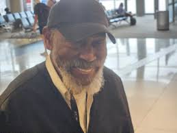 A shout out to a true artisian. When you're at Houston Hobby (HOU), stop by  and see Harold! I didn't get the before picture of the shoes, which were  horrible after tromping