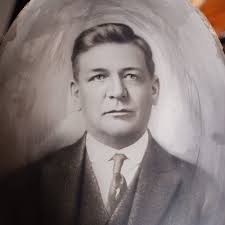 I am looking for a photo of Dr. William. L. Crawford. Please send in  messenger if you have one.Thank You.