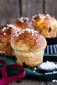 200 g butter 200 g zucker 1 pack vanillezucker 6 eigelb 400 g mehl 1 pack backpulver 150 ml milch schokoladenstreusel oder kakaopulver. Eigelb Ubrig Rezepte Zur Eigelb Resteverwertung Madame Dessert