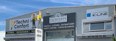 Atlantem conçoit et fabrique une gamme complète de menuiseries (hybride, pvc, aluminium,bois), volets roulants, portes d'entrée, portes de garage et portails parmi les plus large du marché. Portail Alu Tschoeppe A Frejus Techni Confort Var Tschoeppe