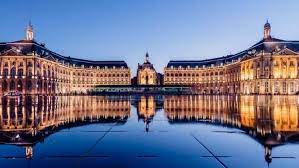 ساحة البورصة ومرآة المياه بمدينة بوردو فرنسا landmarks travel louvre