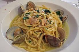Linguine Alle Vongole Linguine With Clams The Best Recipe Mangia Magna Pasta Recipes Linguine Linguine Clam Recipes
