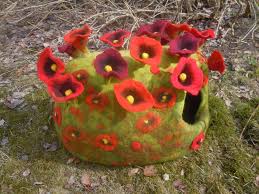 Maybe you would like to learn more about one of these? Luxuries Cat House With Red Poppy Felt Cat Cave Flower Bed Etsy Cat House Luxury Cat Wool Cat