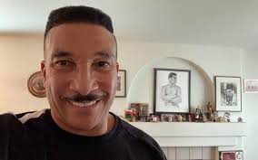 Who is Tony Weeks? All you need to know about the boxing referee and MMA  judge with controversial track record