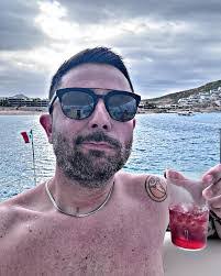 Fernando Casares's Instagram, Twitter & Facebook