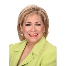 Vicky Hogue's Instagram, Twitter & Facebook