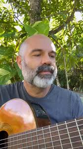 Sobre a felicidade… É estar com música todo dia! Obrigado a todos as  pessoas cantantes e compositores que me inspiram, obrigado @saraubrasilis  por essa noite maravilhosa #music #musica #musicapopularbrasileira #