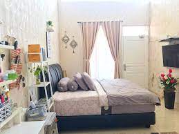 Sebab, penggunaan material rotan dan selimut rajut akan sangat cocok menjadikan kamar ini sebagai inspirasi unik, khususnya di wilayah pegunungan. Desain Interior Kamar Suami Istri Yang Perlu Dicoba Scandinaland Interior