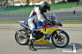 Congratulations to #18 Angelo Neo for this weekend 250cc Open Category at  MSBK 2015 Round 1. Race 1