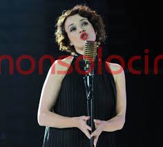 Guarda l'alba che ci insegna a sorridere, quasi sembra che ci inviti a rinascere. Carmen Consoli Guarda L Alba La Collaborazione Con Tiziano Ferro E Il Best Of Nonsolocinema