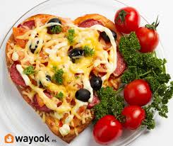 Cuando las opciones para comer se reducen, no hay comida preparada, nadie quiere cocinar, sales con tu pareja, amigos o simplemente por antojo mientras el principal enemigo que contiene la pizza se encuentra en el almidón con el que se realiza la harina, el cual proporciona energía que, de no ser. Como Hacer Pizza En Casa Paso A Paso Wayook