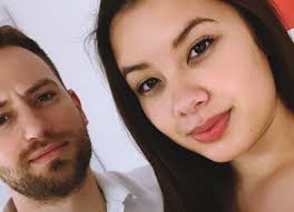 Η ζωή της 20χρονης κάρολαϊν με τον πιλότο & το τραγικό τέλος (βίντεο) ζωή σαν παραμύθι…. Glyka Nera Fonos Karolain Sxediazan Meres Thn Epi8esh Oi Drastes Sportlive Gr