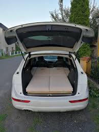 Die universellen, zusammenlegbaren matratzen von spacebed® gleichen jede fläche aus und kreieren einen gemütlichen raum in ihrem auto, in dem sie bequem schlafen können. Schlafen Im Auto Audi Q5