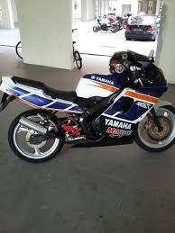 Motor ini masuk ke indonesia dengan status cbu, dibawa oleh pt yamaha motor kencana meski begitu, ricky mengatakan, tzm 150 yang menawarkan teknologi paling canggih pada masa itu. Classic Maxoil Yamaha Yamaha Motorcycle Cars Trucks