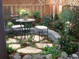 Small Front Yard Patios Bistro Set Placed On A Small Flagstone Front Yard Patio Ideas Front Yard Patio Patio Stones Patio
