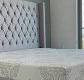 Cama King Disponible para entrega inmediata🚚⁣⁣, ⁣ ⁣, ▪️Base y espaldar  tamaño king 78x80 elaborada en madera preciosa tipo caoba y tapizada en  tela tipo canvas de alta calidad. ⁣, ⁣, ▪️El precio ...