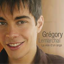 Je t'écris de ces soirs de lumières, des yeux émerveillés de cette petite fille au pied d'un grand sapin sur la cinquième avenue. Gregory Lemarchal Je T Ecris Songtext Lyrics Ubersetzung
