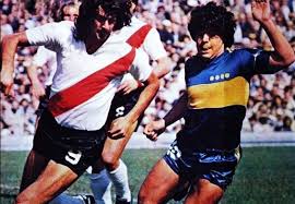 Mario alberto kempes est un footballeur argentin né le 15 juillet 1954 à bell ville dans la région de córdoba. 35 Anos De Um Epico Boca X River Foi Kempes X Maradona E Melhor Para Kempes Na Bombonera