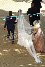 Karine ferri et son compagnon, le footballeur yoann gourcuff, s'apprêtent à accueillir un nouveau venu. Exclusif Voici Toutes Les Photos Du Mariage Magnifique Entre Karine Ferri The Voice Et Le Footballeur Yoann Gourcuff