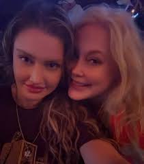 Tess Wright (@tessiewright) • Instagram photos and videos