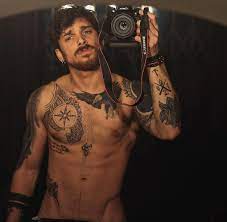 Attimi di grande commozione a l'isola dei famosi per andrea cerioli, che in occasione del suo compleanno ha ricevuto un toccante videomessaggio da parte del padre. Andrea Cerioli Tattoos Tattoos For Guys Polynesian Tattoo
