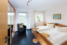 Jörg fromman an der rezeption. Ferienwohnung 6 1 Im Haus Tannenblick In Oberhof In Thuringen