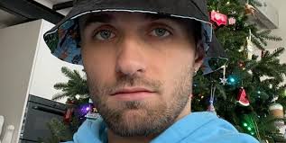 Squeezie a invité des vidéastes pour qu'elles jouent à un jeu vidéo de l'enfer, et ça 10 youtubeuses 1 challenge, la dernière vidéo de squeezie. Squeezie Ridiculise Par Ses Abonnes Sur Le Jeu Video Among Us Mce Tv