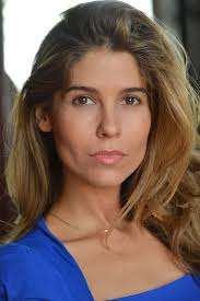 Leslie Beaumont's Instagram, Twitter & Facebook