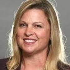 Leslie Pfau's Instagram, Twitter & Facebook