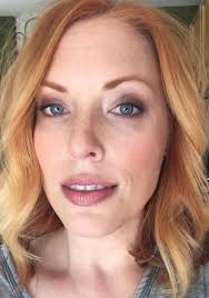 What is a good neutral color to pair with muscadine wine?