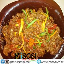 Apart from those, the stew is made with curry powder, cayenne pepper, oil, onions, tomatoes, tomato paste, and coconut milk. Misosi Mchemsho Wa Samaki Na Ndizi