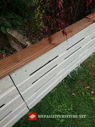 Florent Gyss Shows Us His Garden With Pallets And Also The Fence That Surrounds Him Fence Florent Garden Pall Pallet Garden Pallets Garden Pallet Diy