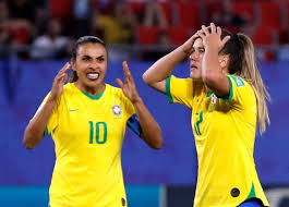 A equipe vinha embalada por vitórias contundentes sobre sérvia e bélgica, mas não foi páreo para a china, perdendo o equilibrado duelo, disputado em alto nível, por 3 sets a 2, com … Jogos Da Selecao Brasileira Feminina