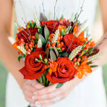 Create a unique rustic look by combining these original wooden decorations with rich, warming colours and make your day every bit extraordinary. Autumn Wedding Flowers Pure Botanics