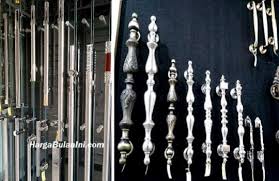 Untuk harga kunci pintu silinder ini memiliki kisaran antara 60.000 rupiah sampai 100.000 rupiah tergantung dari merknya. Harga Handel Pintu Terbaru Price List Pegangan Handle Termurah Hingga Termahal Juni 2021 Hargabulanini Com