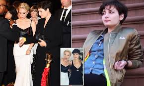#kate mckinnon #jackie abbott #emmys 2017. Kate Mckinnon Debuts New Girlfriend At Emmy Awards Daily Mail Online