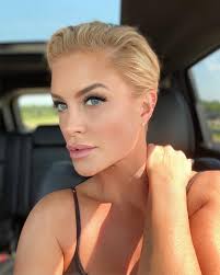 Anna Faye's Instagram, Twitter & Facebook