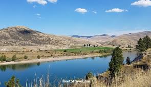 Keep in mind that you might have to stop for tourists, animals, and traffic. Driving In Montana St Ignatius To St Regis Ilivetotravel S Travel Log