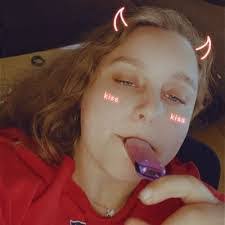 Alyssa Lemon's Instagram, Twitter & Facebook