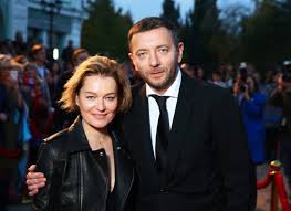 Алексей михайлович агранович родился в москве 23 октября 1970 года в семье советского оператора и режиссера михаила леонидовича аграновича и актрисы эмилии григорьевны. Viktoriya Tolstoganova Aleksej Agranovich I Drugie Na Zakrytii Kinofestivalya Dvizhenie 2018 Hello Russia