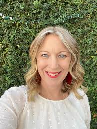 Kristin Morrell's Instagram, Twitter & Facebook